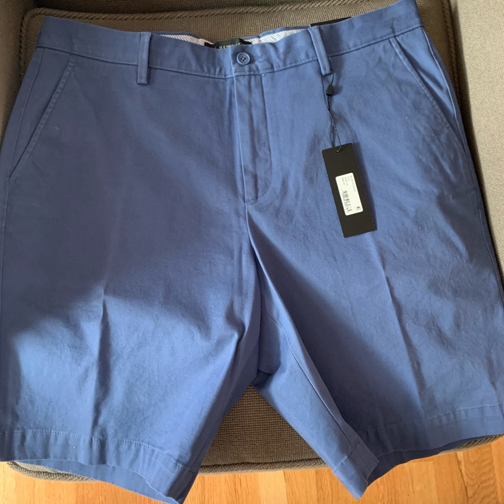 Men’s twill regular fit shorts -never worn,tags on